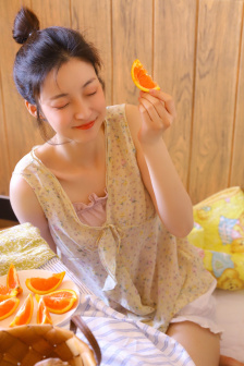 摸进她的内裤里疯狂揉她动视频